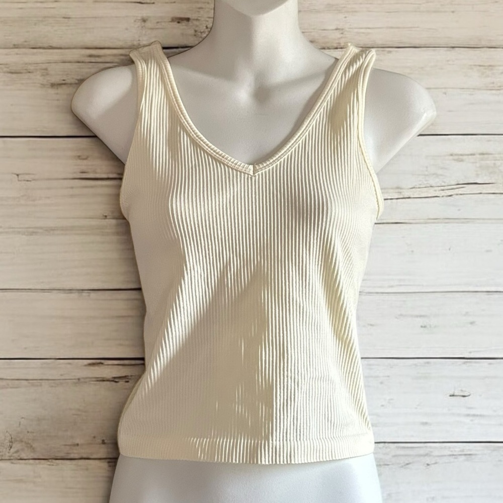 Calvin Klein Jeans creamribbed sleeveless V neck M NWOT
